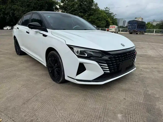 Dongfeng Yixuan MAX — Фото автомобиля 3