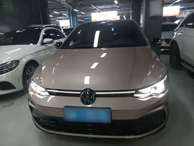 Volkswagen Golf — Фото автомобиля 2