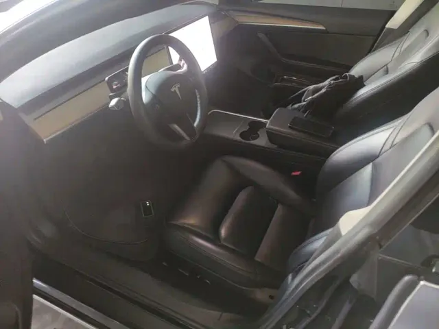 Tesla Model 3 — Фото автомобиля 14