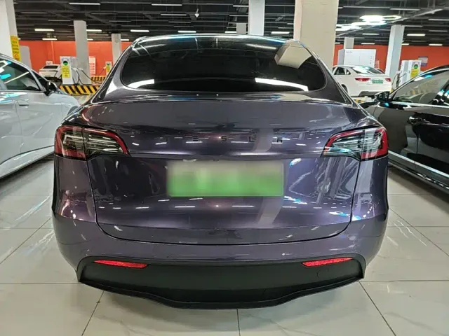 Tesla Model Y — Фото автомобиля 5
