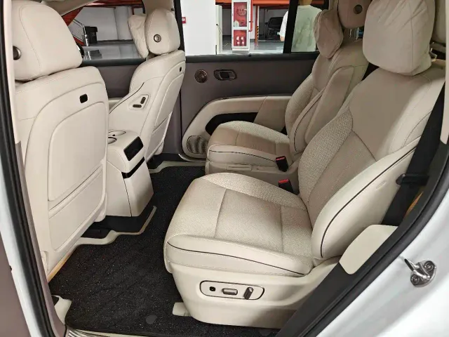 Li Auto Li i8 2025 Standard Edition — Фото автомобиля 12