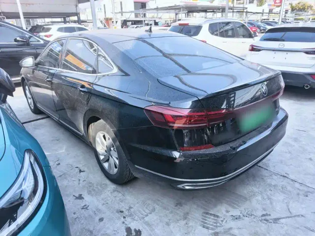 Volkswagen Passat — Фото автомобиля 4