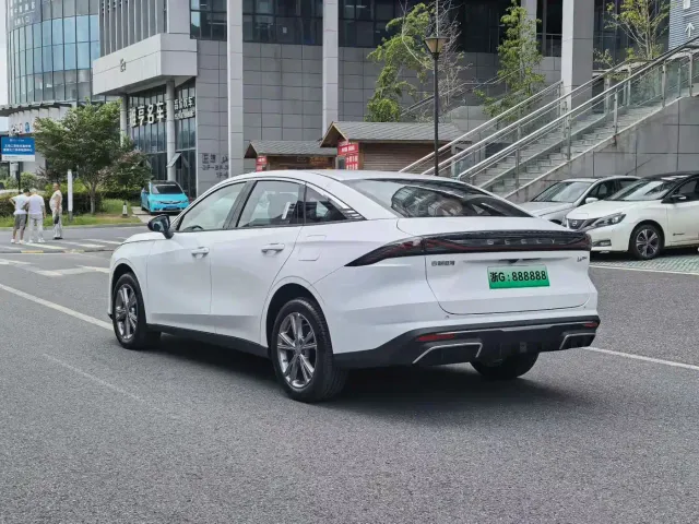 Geely Galaxy L6 — Фото автомобиля 4
