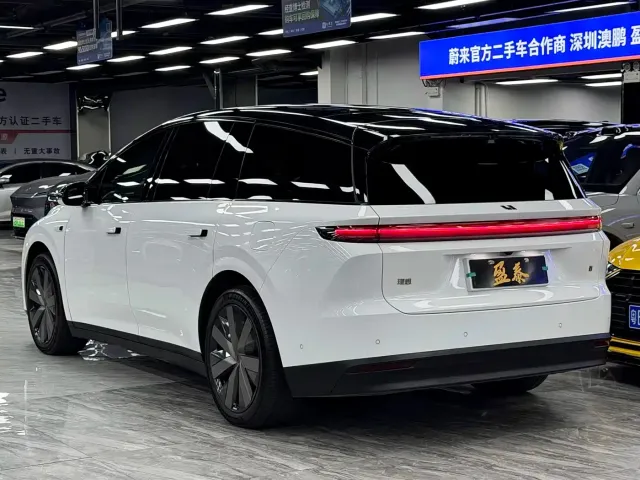 Li Auto i8 — Фото автомобиля 7