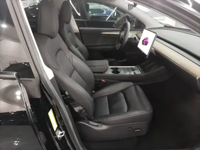 Tesla Model Y — Фото автомобиля 24