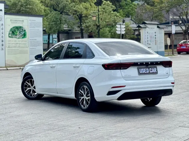 Geely Emgrand — Фото автомобиля 7