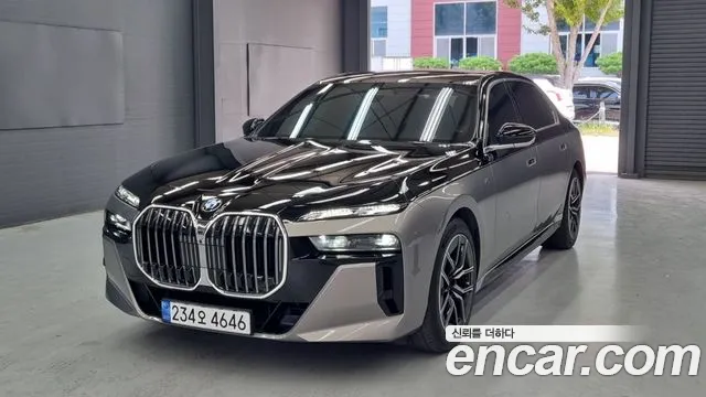Фотография автомобиля — BMW 7 Series G70