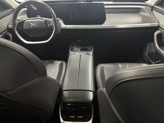 Xpeng P7 — Фото автомобиля 4