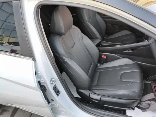 Hyundai Elantra — Фото автомобиля 24