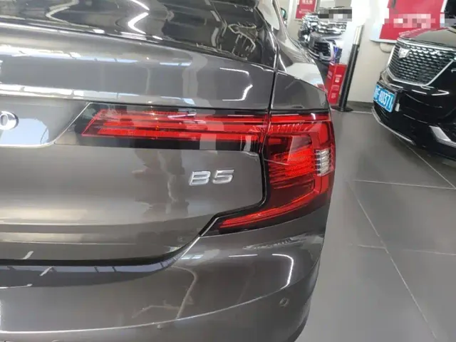 Volvo S90 — Фото автомобиля 7