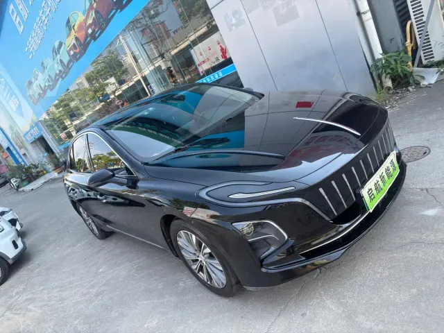 Hongqi E-QM5 — Фото автомобиля 3