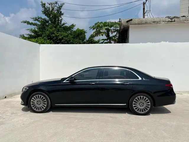 Mercedes-Benz E-Class — Фото автомобиля 4