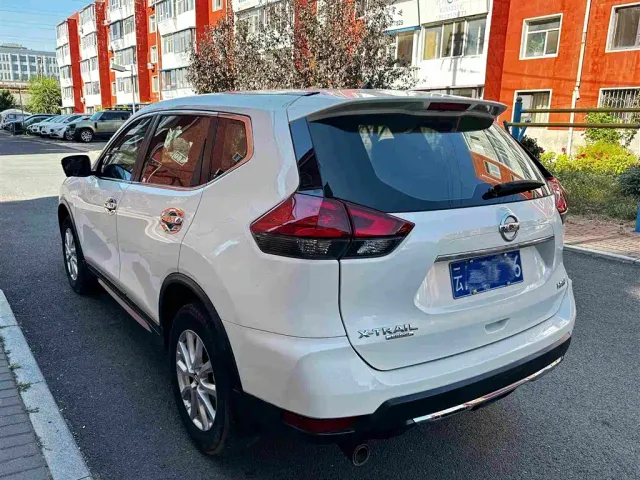 Nissan X-Trail — Фото автомобиля 10