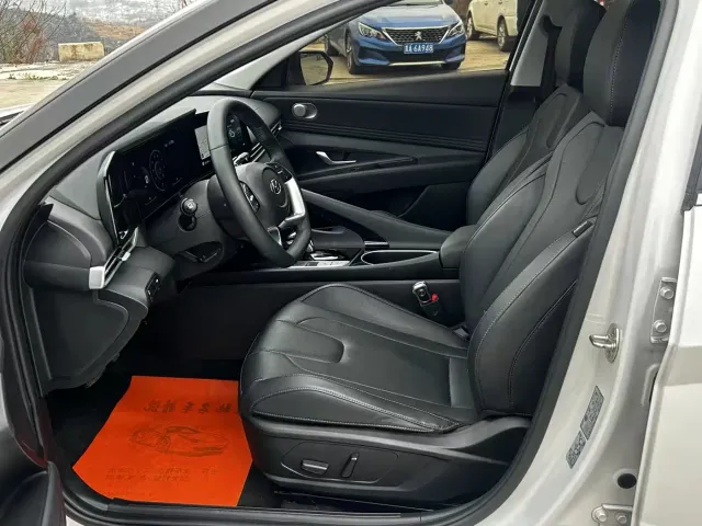 Hyundai Elantra — Фото автомобиля 4