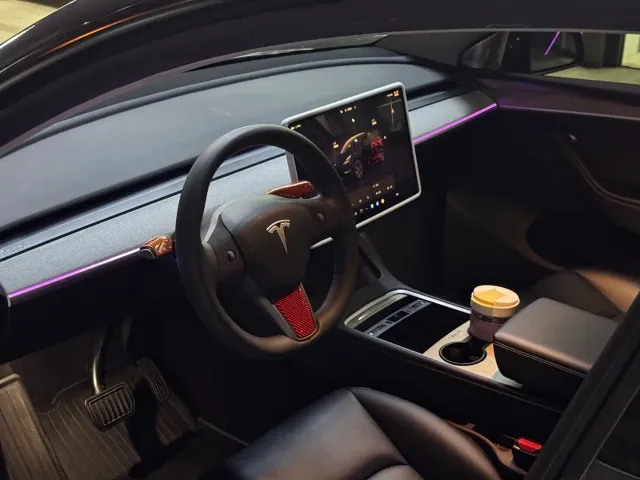 Tesla Model Y — Фото автомобиля 5