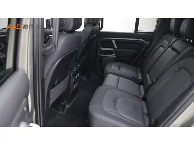 Land Rover Defender — Фото автомобиля 7