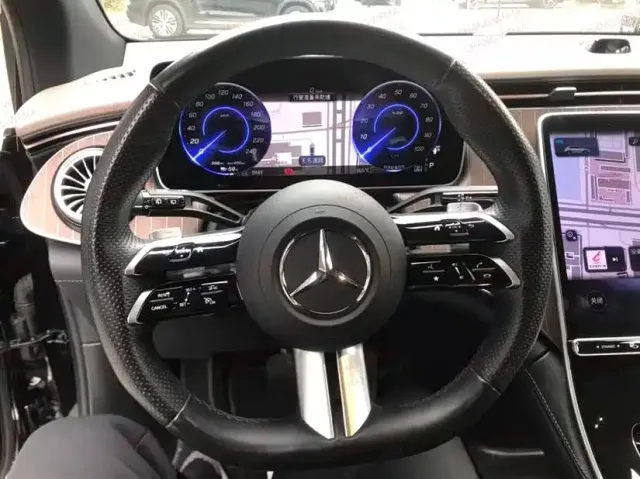 Mercedes-Benz EQE SUV — Фото автомобиля 5