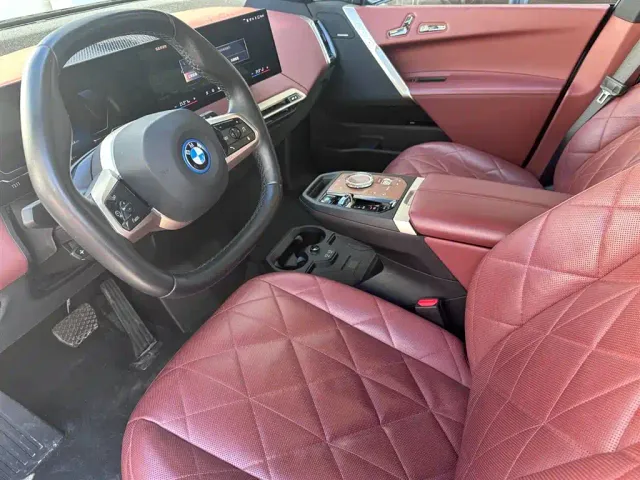 BMW iX — Фото автомобиля 8