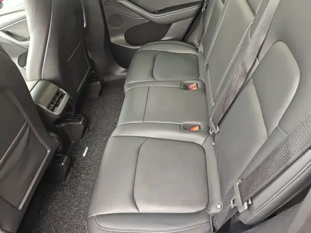 Tesla Model Y — Фото автомобиля 12