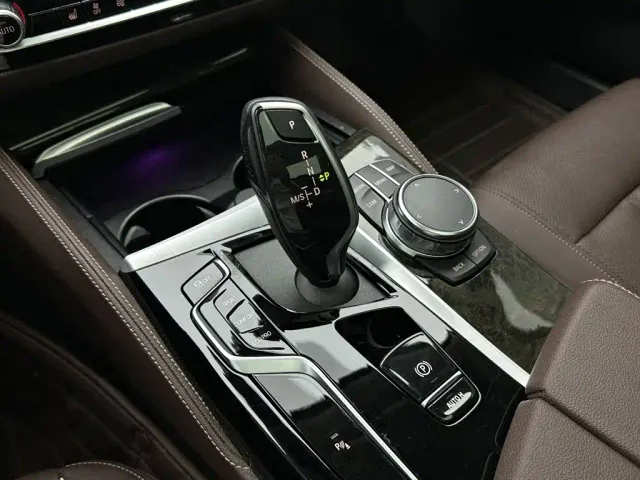 BMW 5 Series — Фото автомобиля 17
