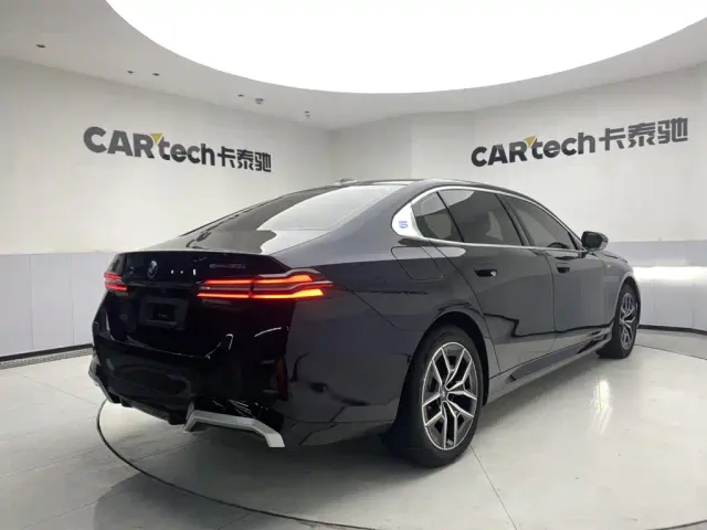 BMW i5 — Фото автомобиля 5