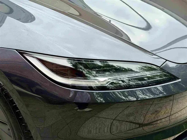 Tesla Model 3 — Фото автомобиля 19
