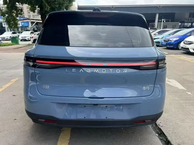 Leapmotor B10 — Фото автомобиля 16