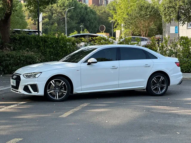 Audi Audi A4L 2022 40 TFSI Luxury Dynamic — Фото автомобиля 3
