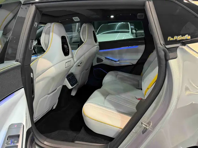 Denza Z9GT — Фото автомобиля 11
