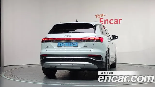 Audi Q4 e-tron — Фото автомобиля 4