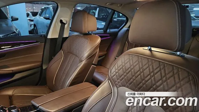 BMW 5 Series G30 — Фото автомобиля 10