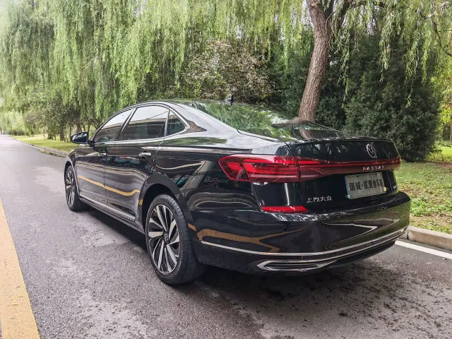 Volkswagen Passat — Фото автомобиля 12