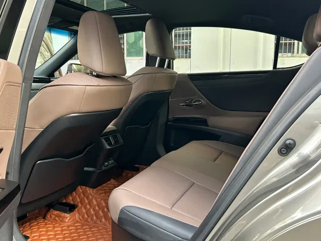 Lexus ES — Фото автомобиля 8