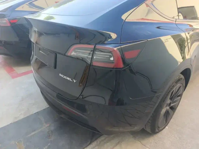Tesla Model Y — Фото автомобиля 7