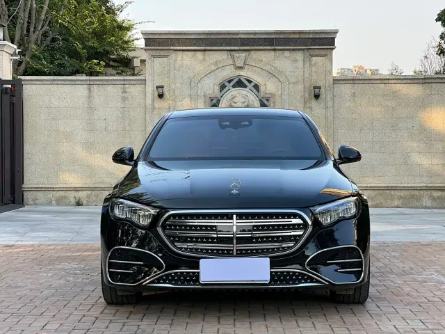Mercedes-Benz E-Class — Фото автомобиля 2