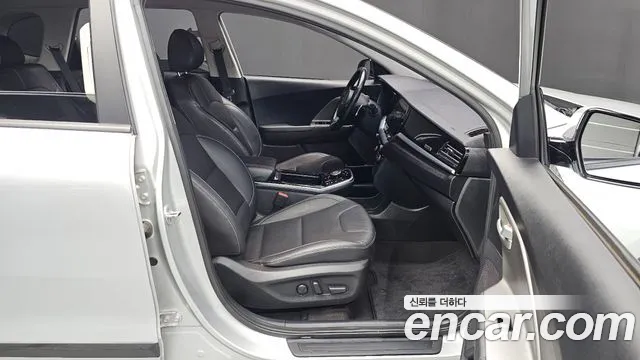 Kia Niro — Фото автомобиля 16