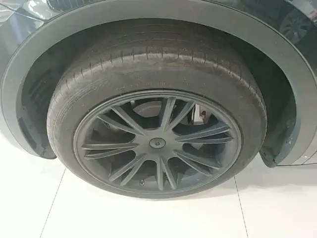 Tesla Model Y — Фото автомобиля 22