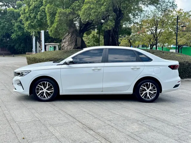 Geely Emgrand — Фото автомобиля 4