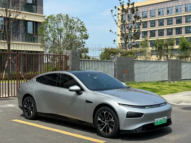 Xpeng P7 — Фото автомобиля 3