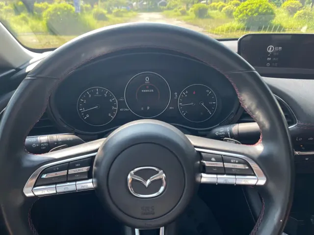 Mazda Axela — Фото автомобиля 9