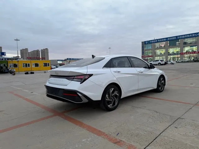 Hyundai Elantra — Фото автомобиля 4