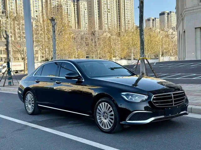 Mercedes-Benz E-Class — Фото автомобиля 3
