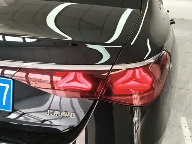Mercedes-Benz E-Class — Фото автомобиля 7