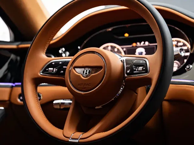 Bentley Flying Spur — Фото автомобиля 11