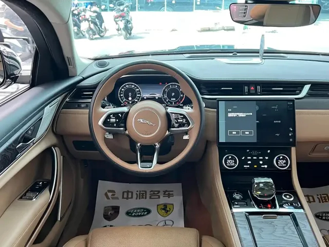 Jaguar XFL — Фото автомобиля 6