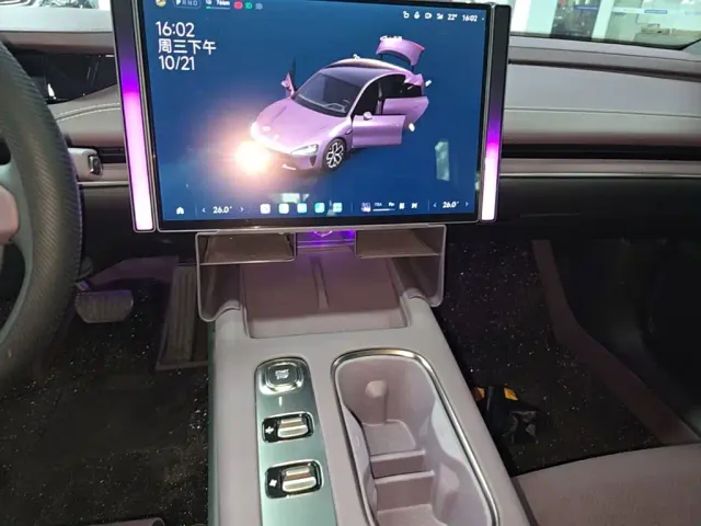 Xiaomi SU7 — Фото автомобиля 12