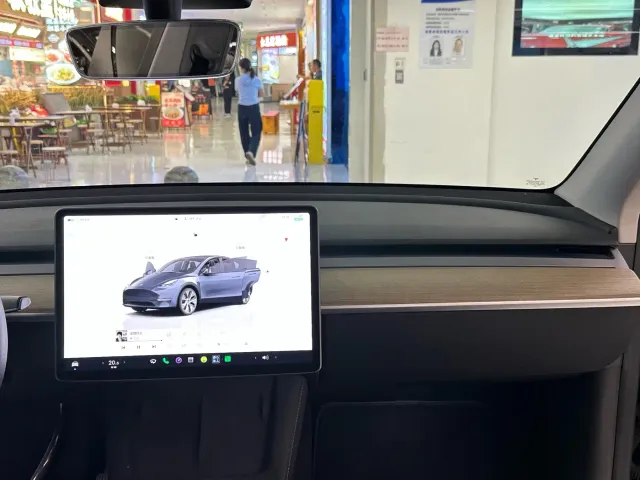 Tesla Model Y — Фото автомобиля 16
