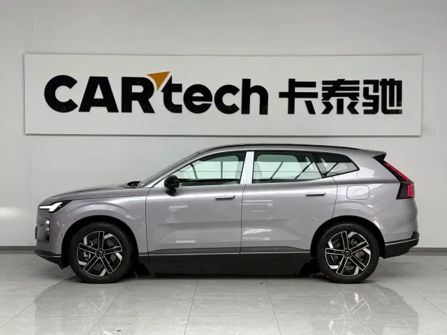 Volvo XC70 Plug-in Hybrid — Фото автомобиля 2