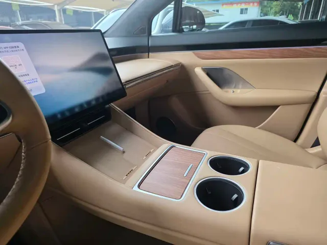 Zhijie Luxeed R7 2024 Pure Electric 802km Max — Фото автомобиля 9