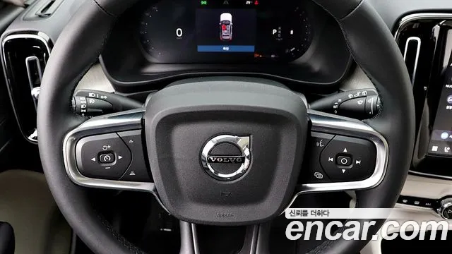 Volvo XC40 — Фото автомобиля 13